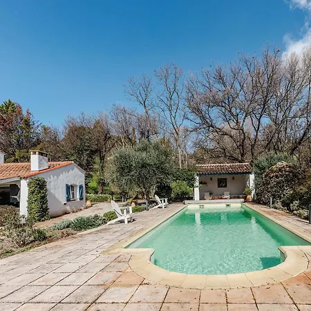 Triptyque - Avec Piscine Et Grand Jardin Holiday home